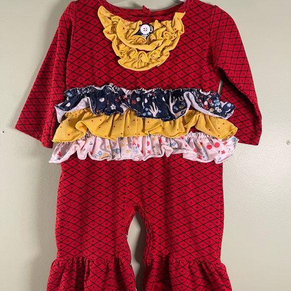Red Patterned Baby Outfit with Ruffles - Picture 3 of 4
